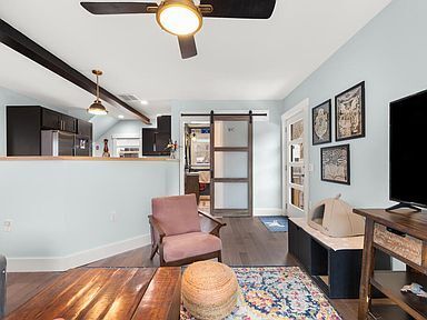 Building Photo - Charming Renovated Home in Sought-After Hu...