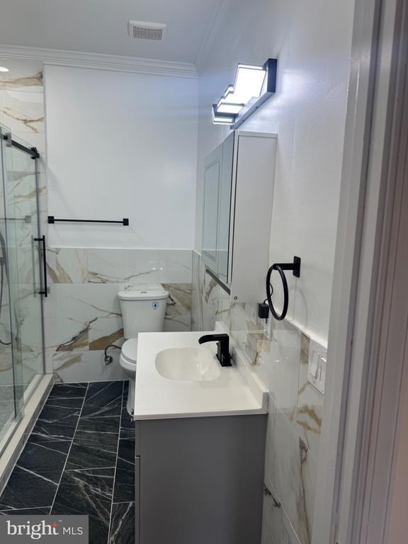 Building Photo - 312 E 25th St