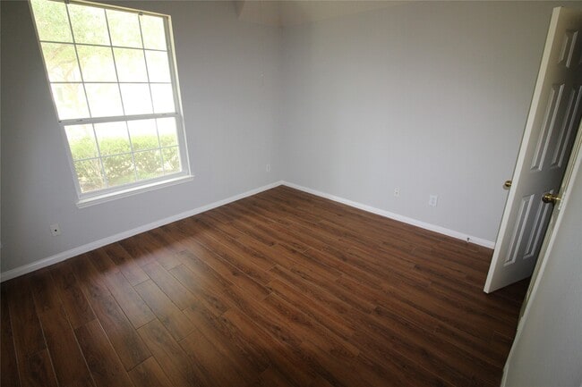 Building Photo - 1011 Lexington Green Dr