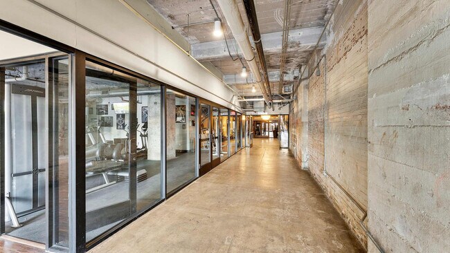 Building Photo - 500 S Ervay St