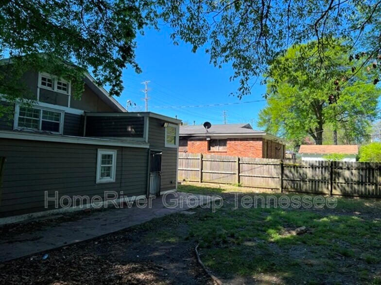Building Photo - 686 E Mallory Ave