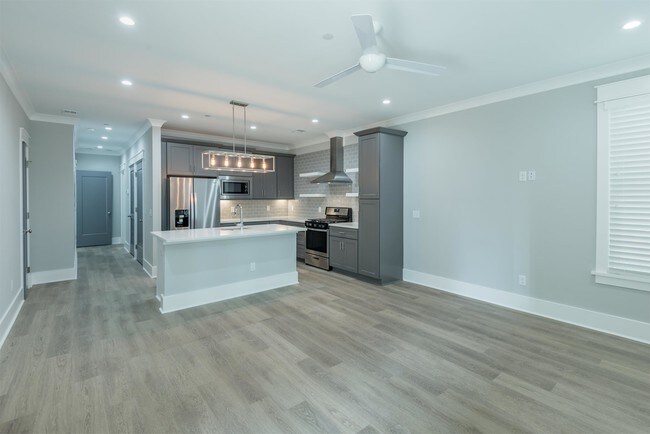 Building Photo - 9 Sanctuary Ct