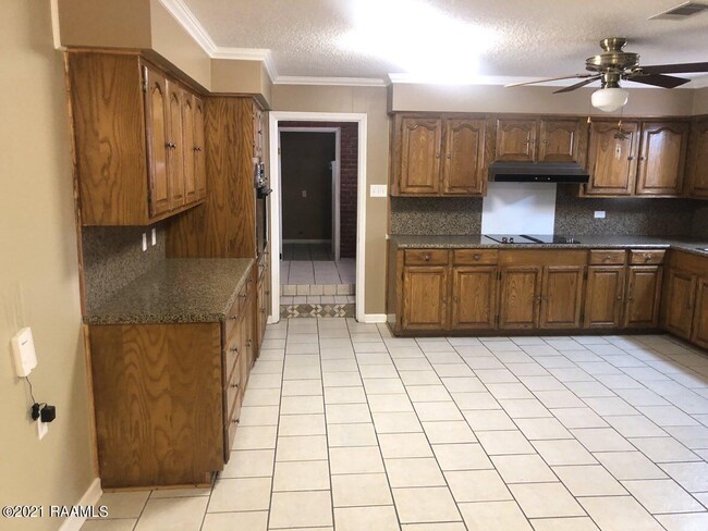 Building Photo - 2809 S Curtis Dr