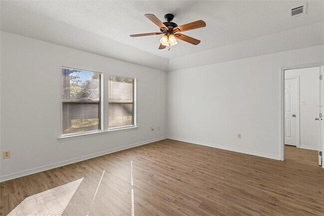 Building Photo - 212 Beech St