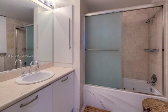 Building Photo - 6515 Collins Ave