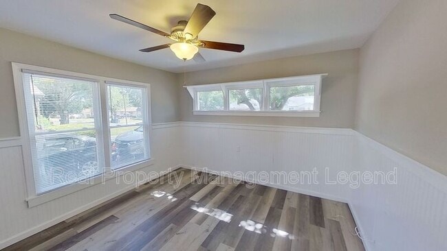 Building Photo - 1107 S Maxey St