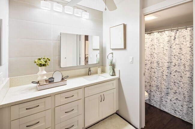 Building Photo - Remodeled One Bedroom One Bath at Villa on...