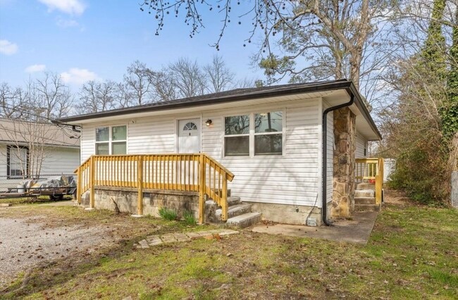 Building Photo - 4331 Lazard St