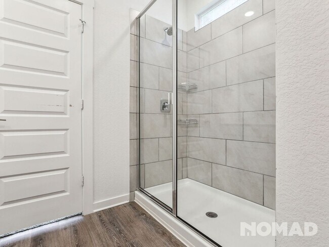 Building Photo - 4 Bedroom, 3 Bathroom Single Family Home i...