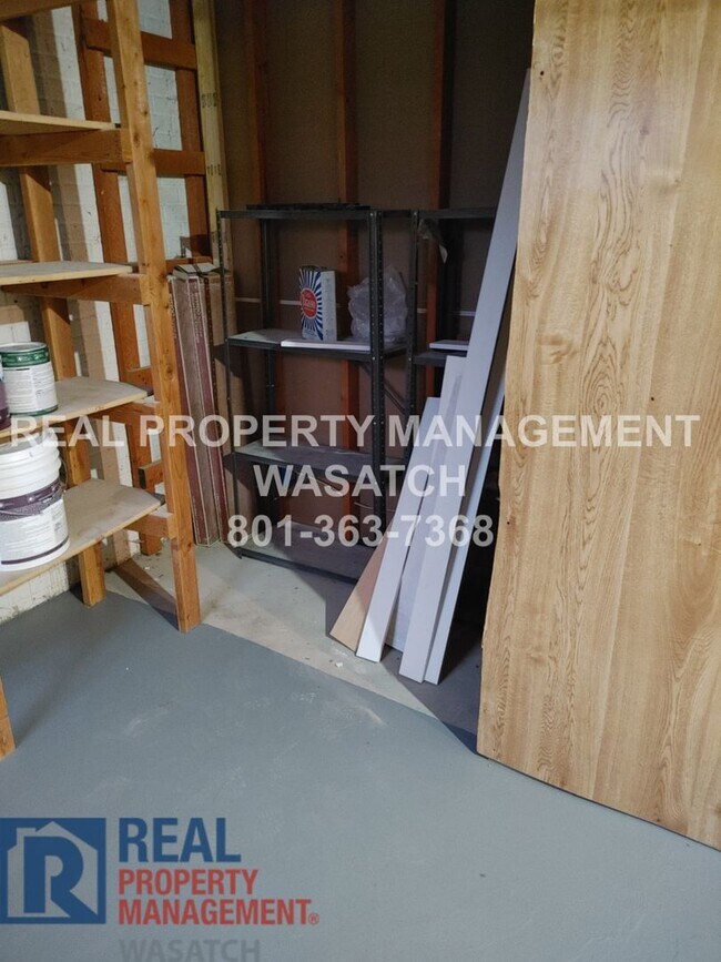 Building Photo - Take a Look at This 4 Bedroom 2 Bathroom H...