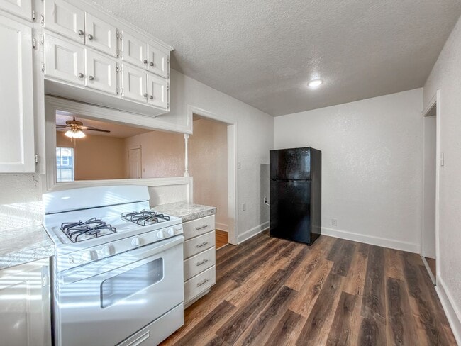 Building Photo - 1021 S 25th St