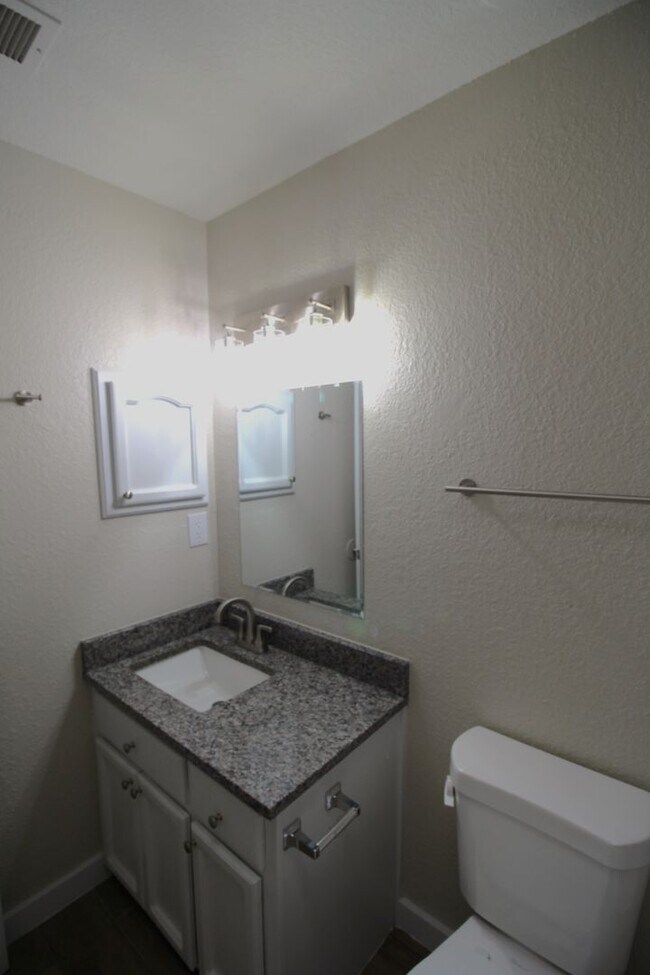 Building Photo - Beautiful Northeast Home -Utilities are a ...