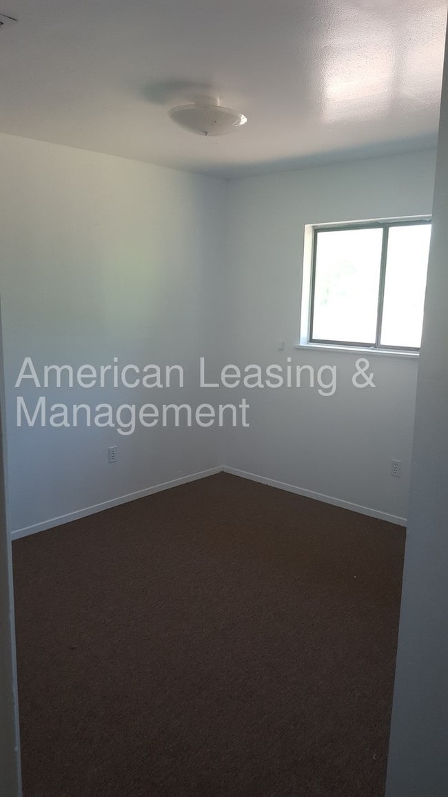 Building Photo - Brookhollow Duplex