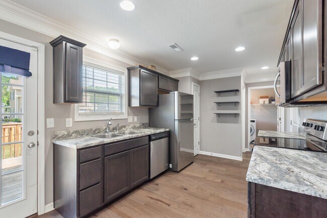 Building Photo - 6964 Holliday Park Ln