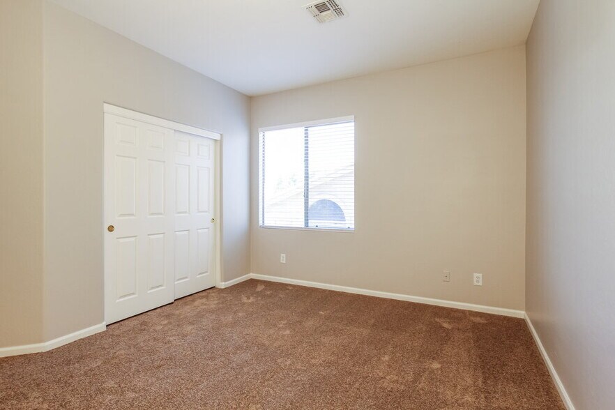 Building Photo - 6904 W Jackrabbit Ln