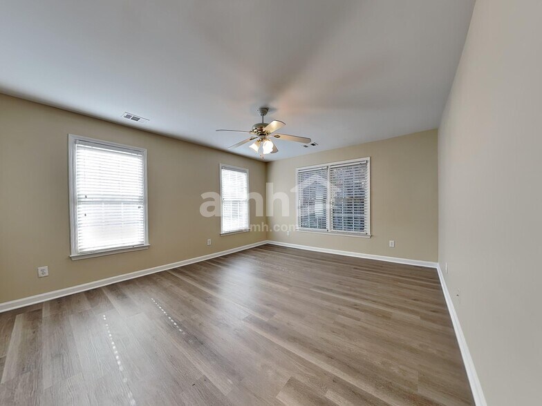 Building Photo - 1335 Killian Shoals Way SW