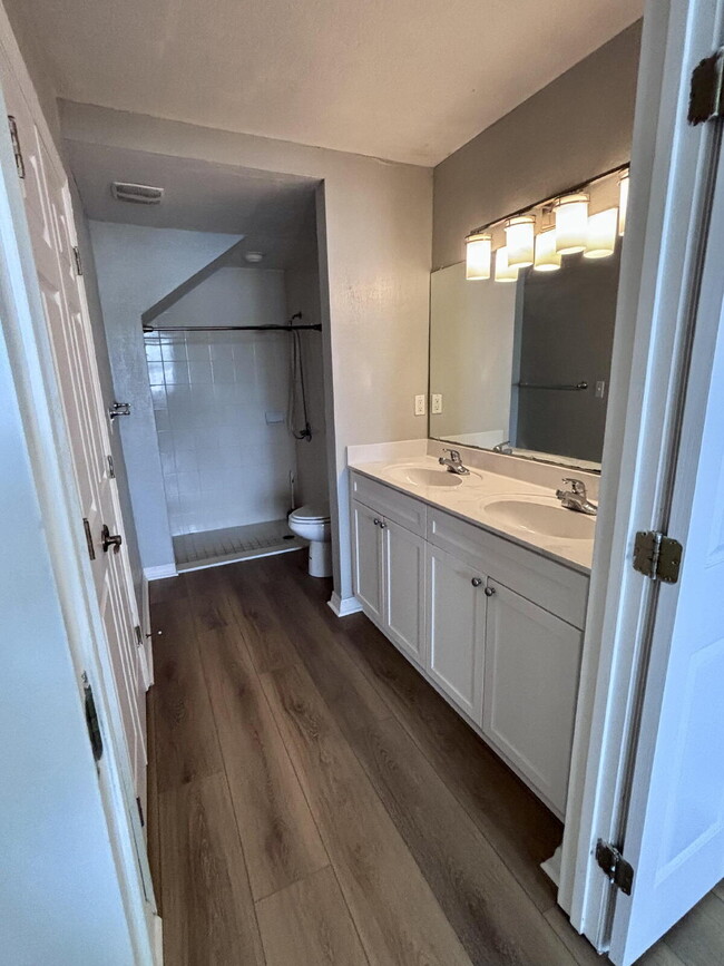 Building Photo - Colibri Way Townhome