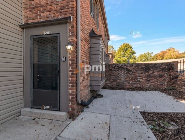 Primary Photo - 3083 Colonial Way