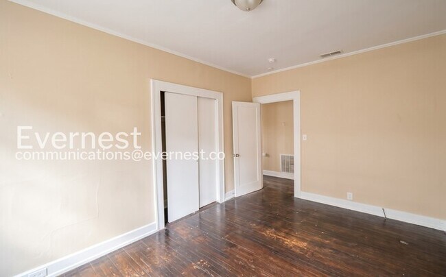 Building Photo - 3 Bed, 1 Bath Home with Fenced Yard / Pet-Friendly / Available Now!