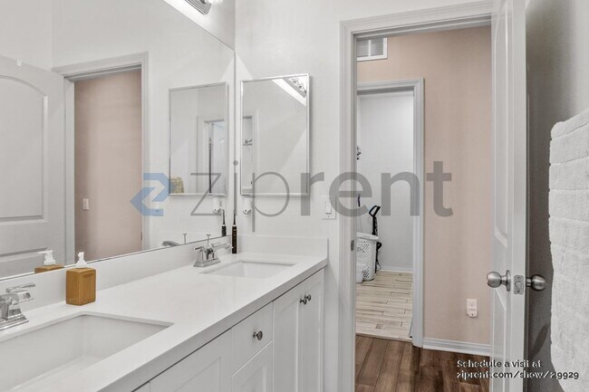 Building Photo - 2409 Via Alicante
