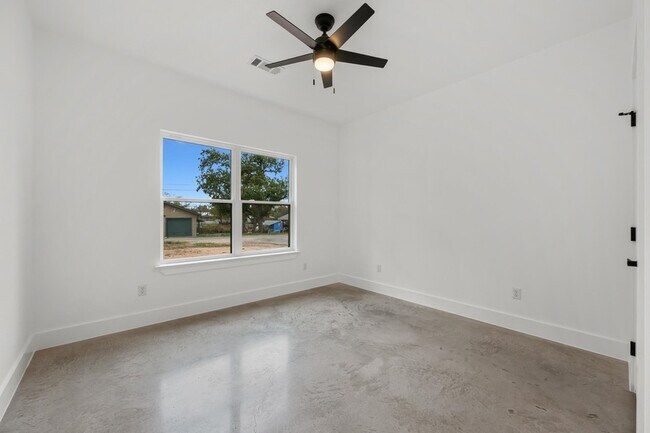 Building Photo - 830 Woodland Hills Dr