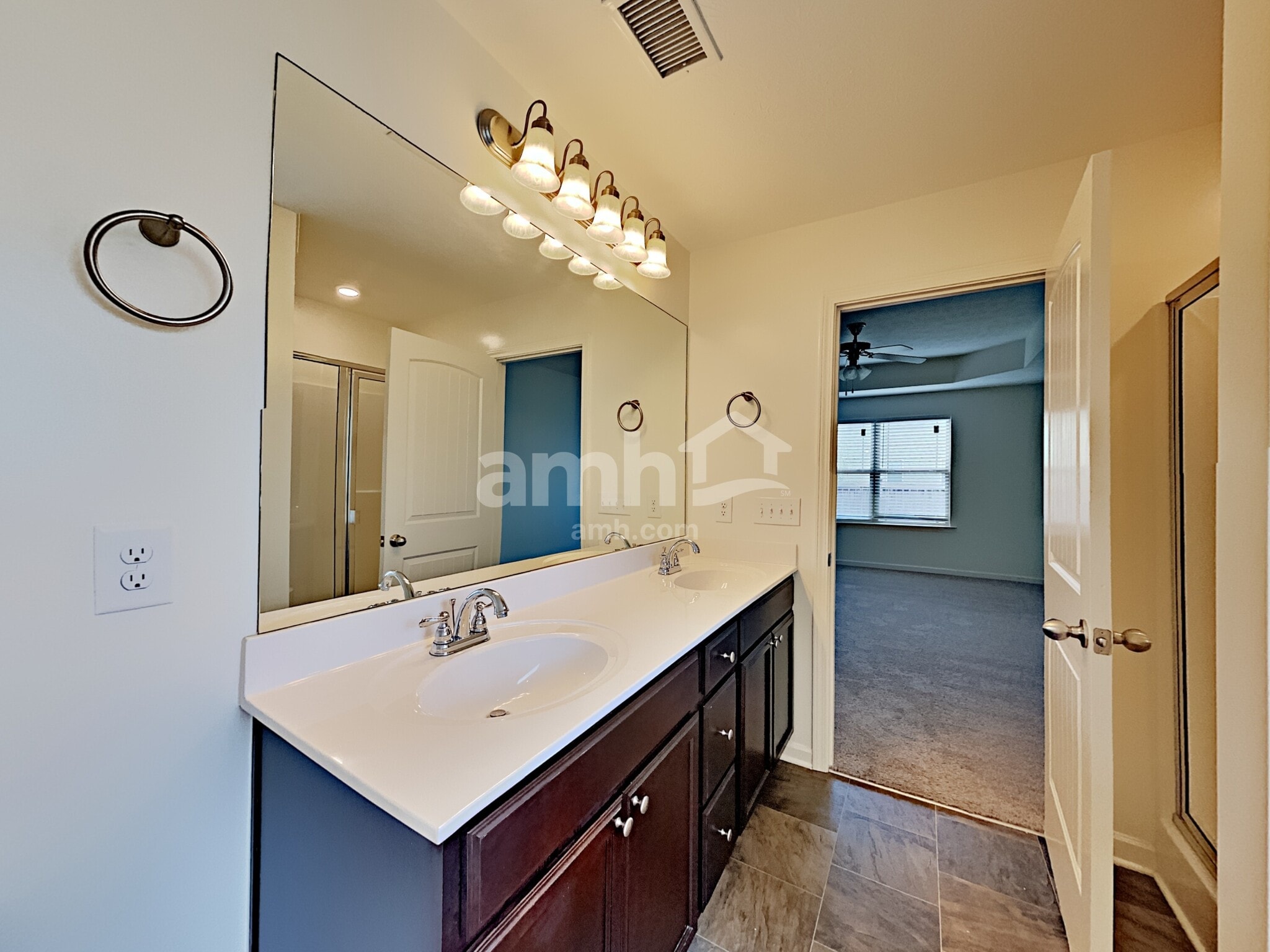 Building Photo - 123 Farmbrook Ct