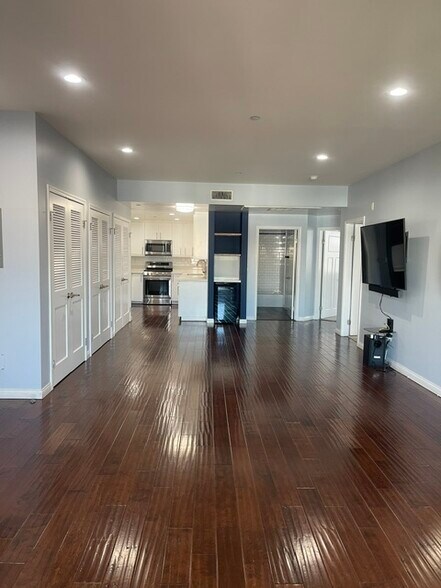 Open floor plan - 1029 S Hobart Blvd
