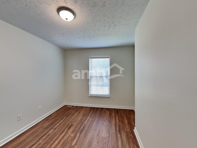 Building Photo - 257 Bannock Dr