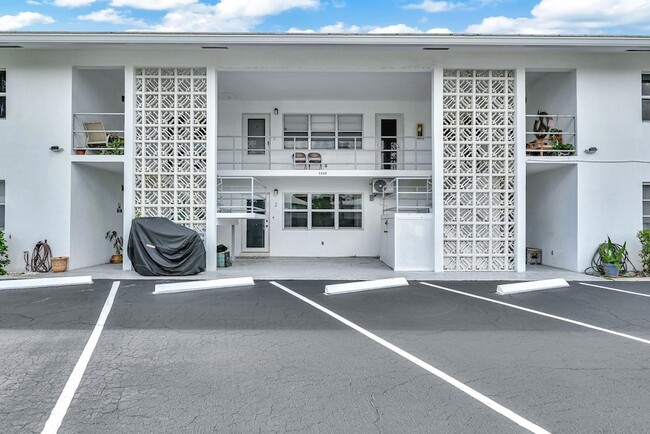 Building Photo - 3208 Colony Club Rd