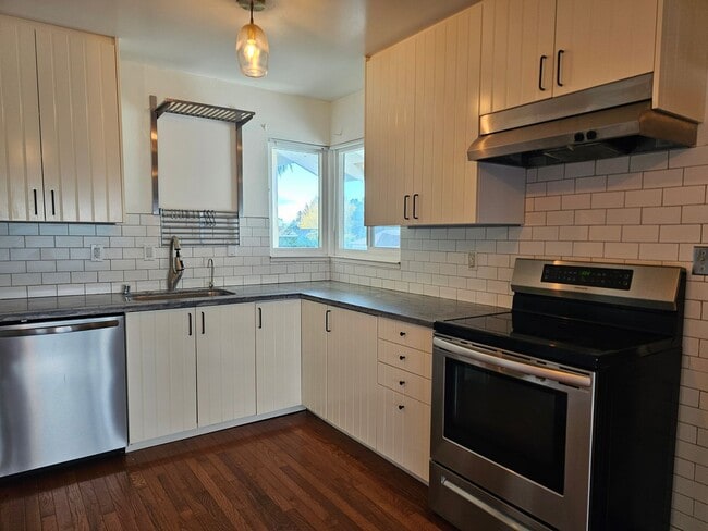 Building Photo - Beautifully updated 3-bedroom, 2-bath single-story home in one of El Sobrante’s most desirable ne...