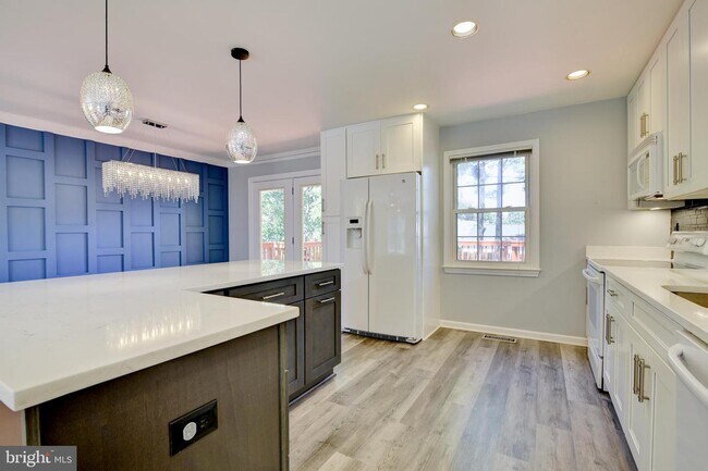 Building Photo - 618 Worchester St