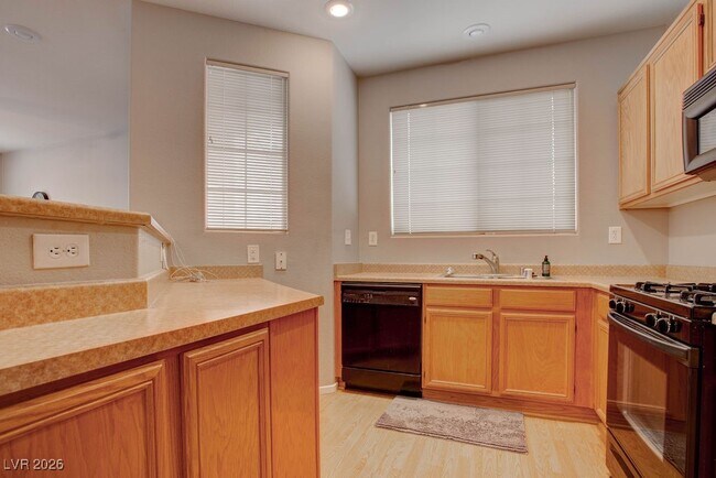 Building Photo - 27 Hudson Canyon St