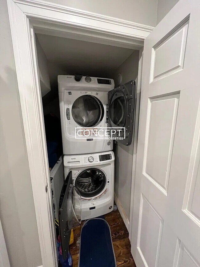 Building Photo - 91 Hillside St