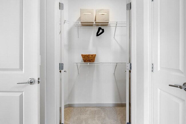 Building Photo - 1301 Leah Ave