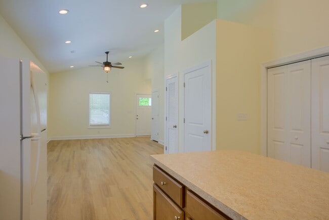 Building Photo - 515 Peru Rd