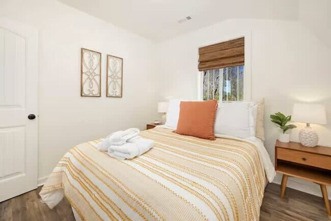 Building Photo - 8442 E McNelly Rd