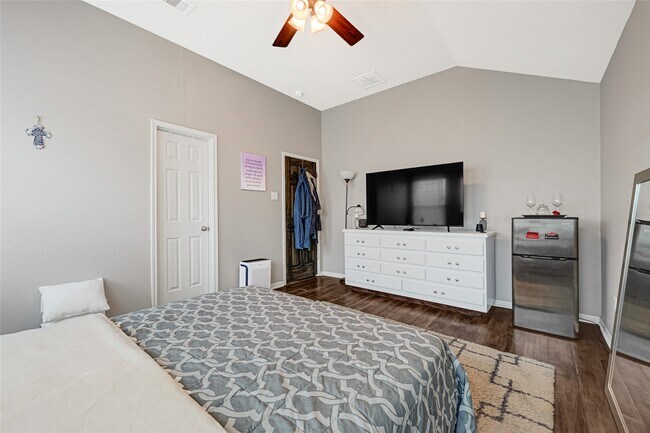 Building Photo - 9825 Hyacinth Way