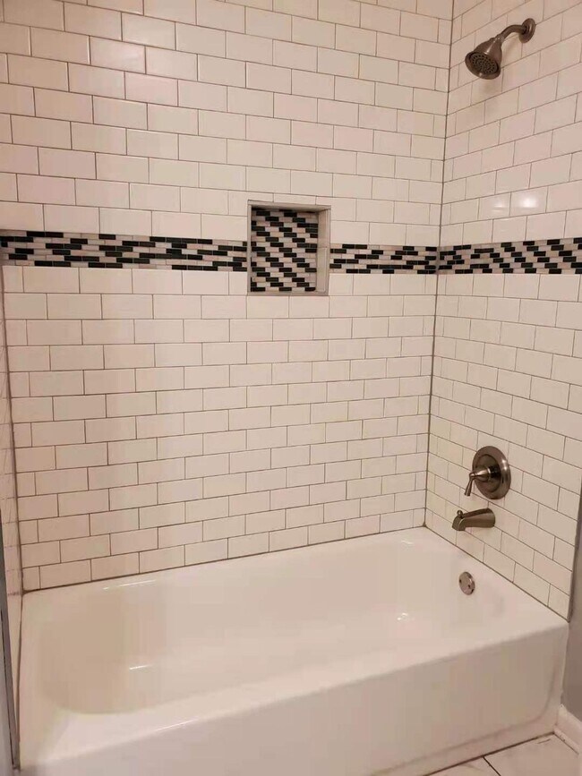 Building Photo - 2880 Highpoint Rd