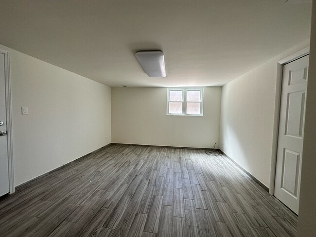 Building Photo - 6734 W Dakin St