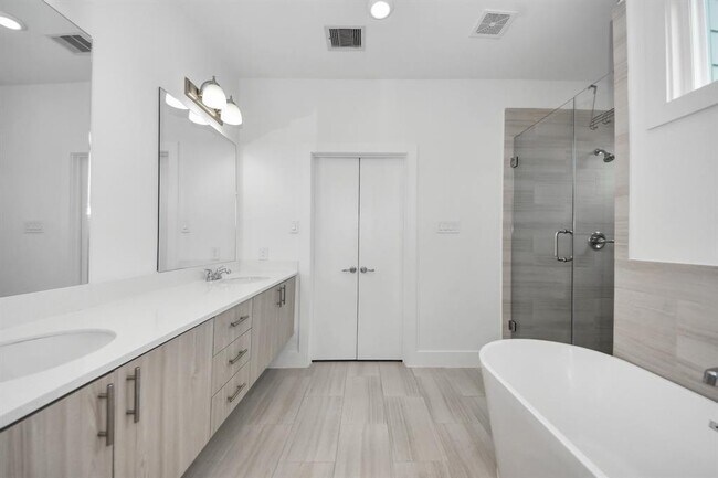 Building Photo - 9654 Habitat St