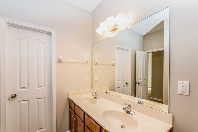 Building Photo - 12321 Longleaf Oak Trail