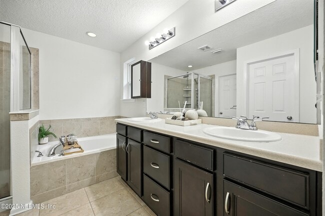 Building Photo - 496 Glendale Ln