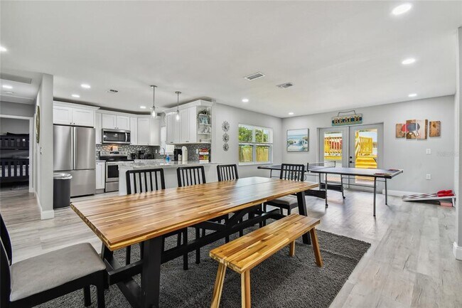 Building Photo - 2221 Calexico Way S