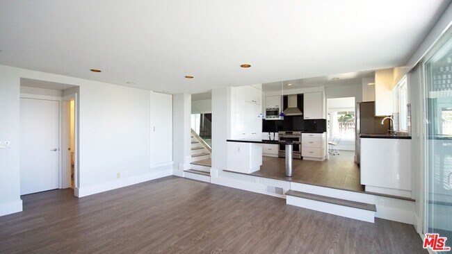 Building Photo - 2724 Angelo Dr
