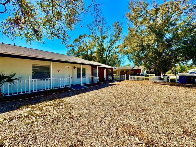 Building Photo - 627 Wildwood Way