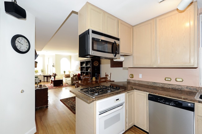 Building Photo - 1757 T Street NWUnit C