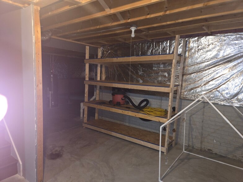 Building Photo - 44 Village Green Dr