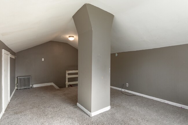 Building Photo - 89 Pecks Rd