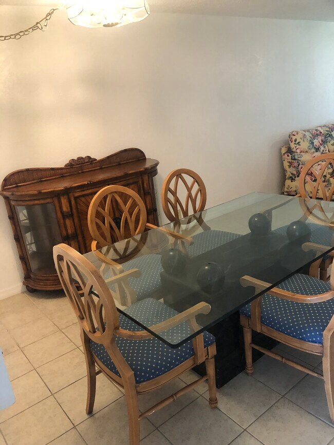 Building Photo - 2264 Winkler Ave