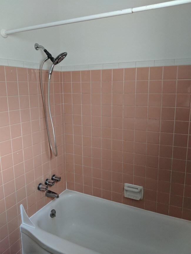 Building Photo - 1862 Warwick Ave